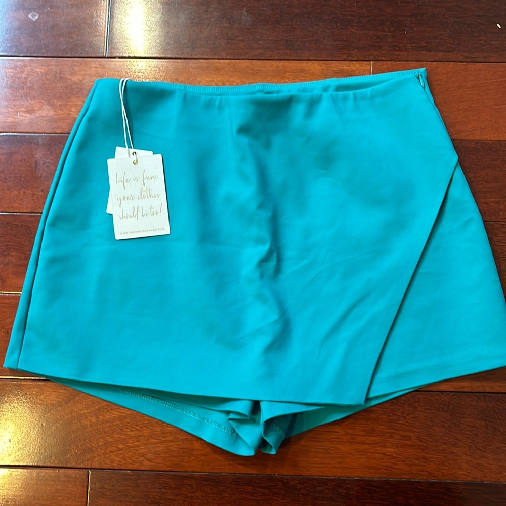 NWT Show Me Your Mumu Skort